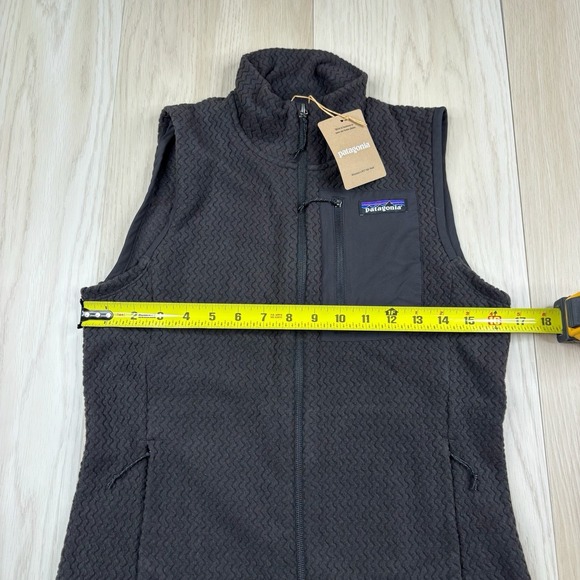 Patagonia Women's R1 Air Vest Sleeveless Lightweight Black 40290 Size XS NWT - Picture 11 of 15